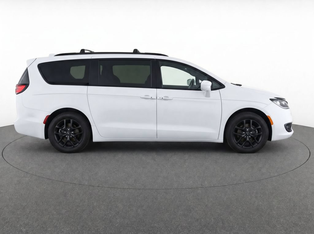 Used 2018 Chrysler Pacifica Touring-L Plus w/ S Appearance Package FWD image 10