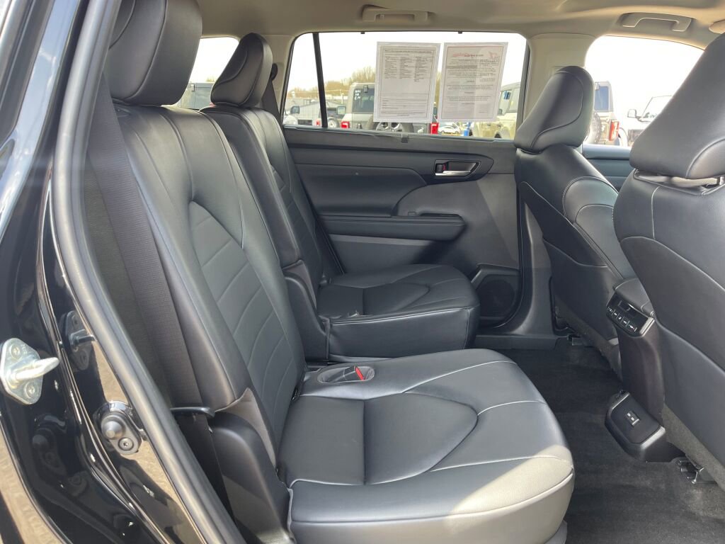 Used 2023 Toyota Highlander XLE image 33