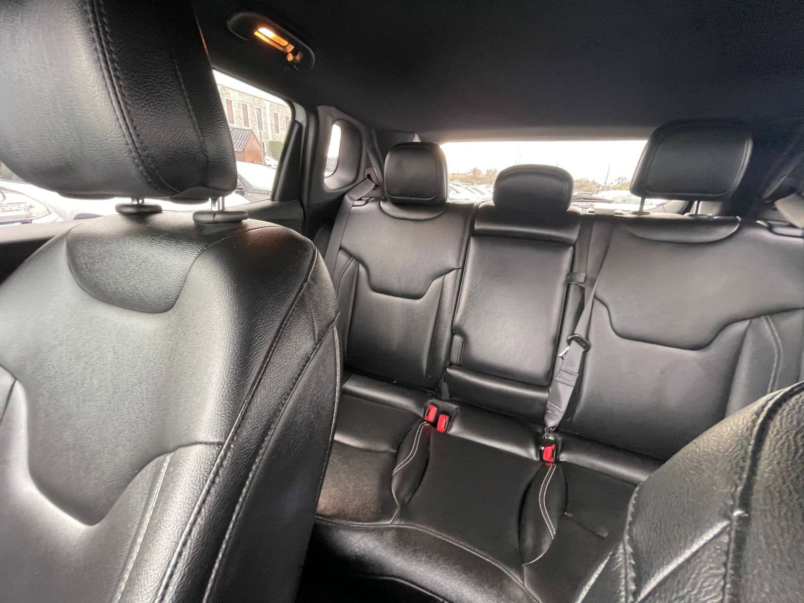 Used 2025 Jeep Compass Limited image 40