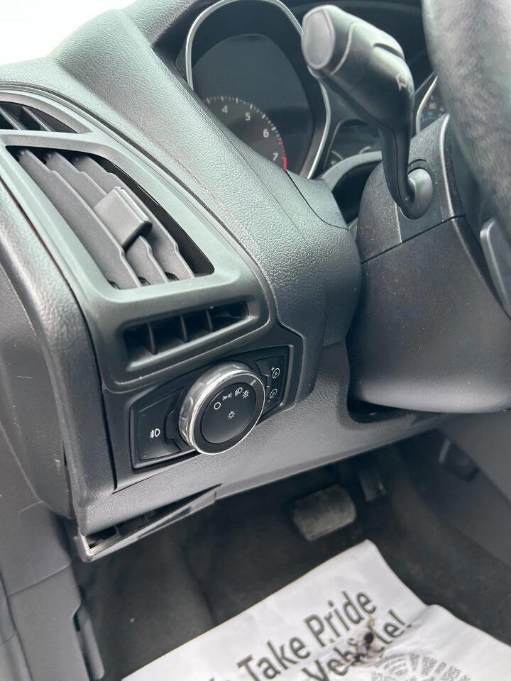 Used 2012 Ford Focus SE w/ SE Sport Pkg image 21