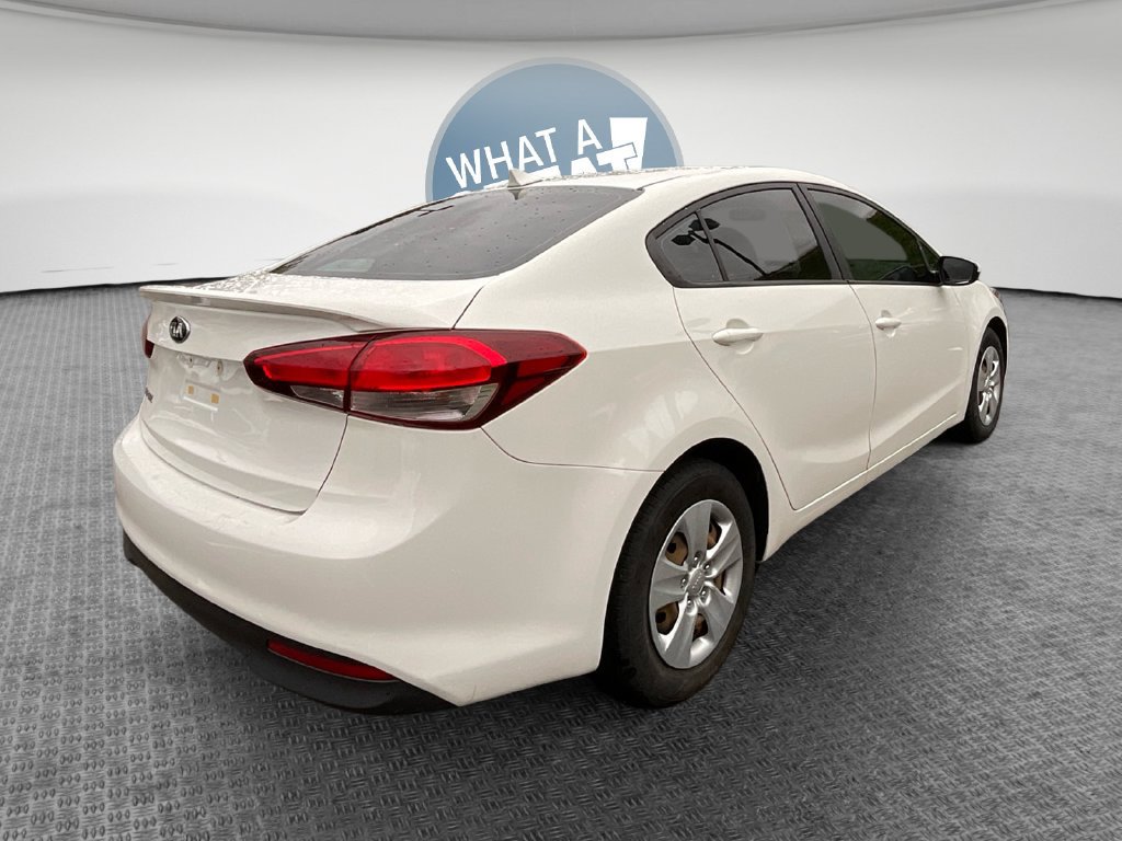 Used 2017 Kia Forte LX FWD image 3