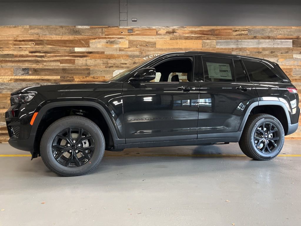 New 2025 Jeep Grand Cherokee Altitude image 18