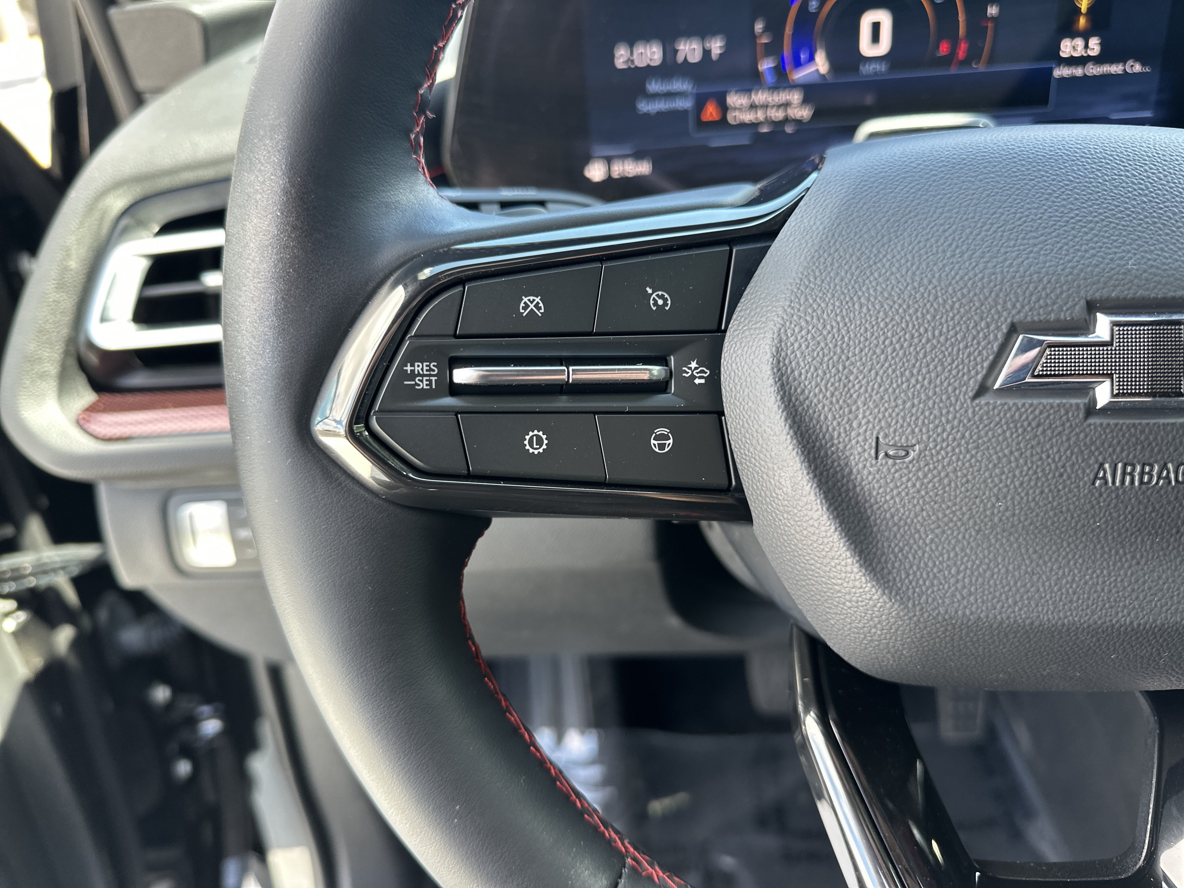 Used 2025 Chevrolet Traverse RS FWD image 19