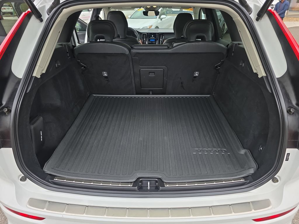 Used 2023 Volvo XC60 B5 Plus w/ Protection Package Premier AWD/4WD image 16