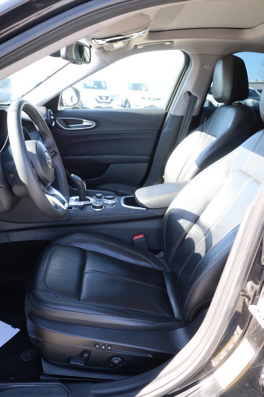 Used 2020 Alfa Romeo Giulia Sprint w/ Cold Weather Package image 13