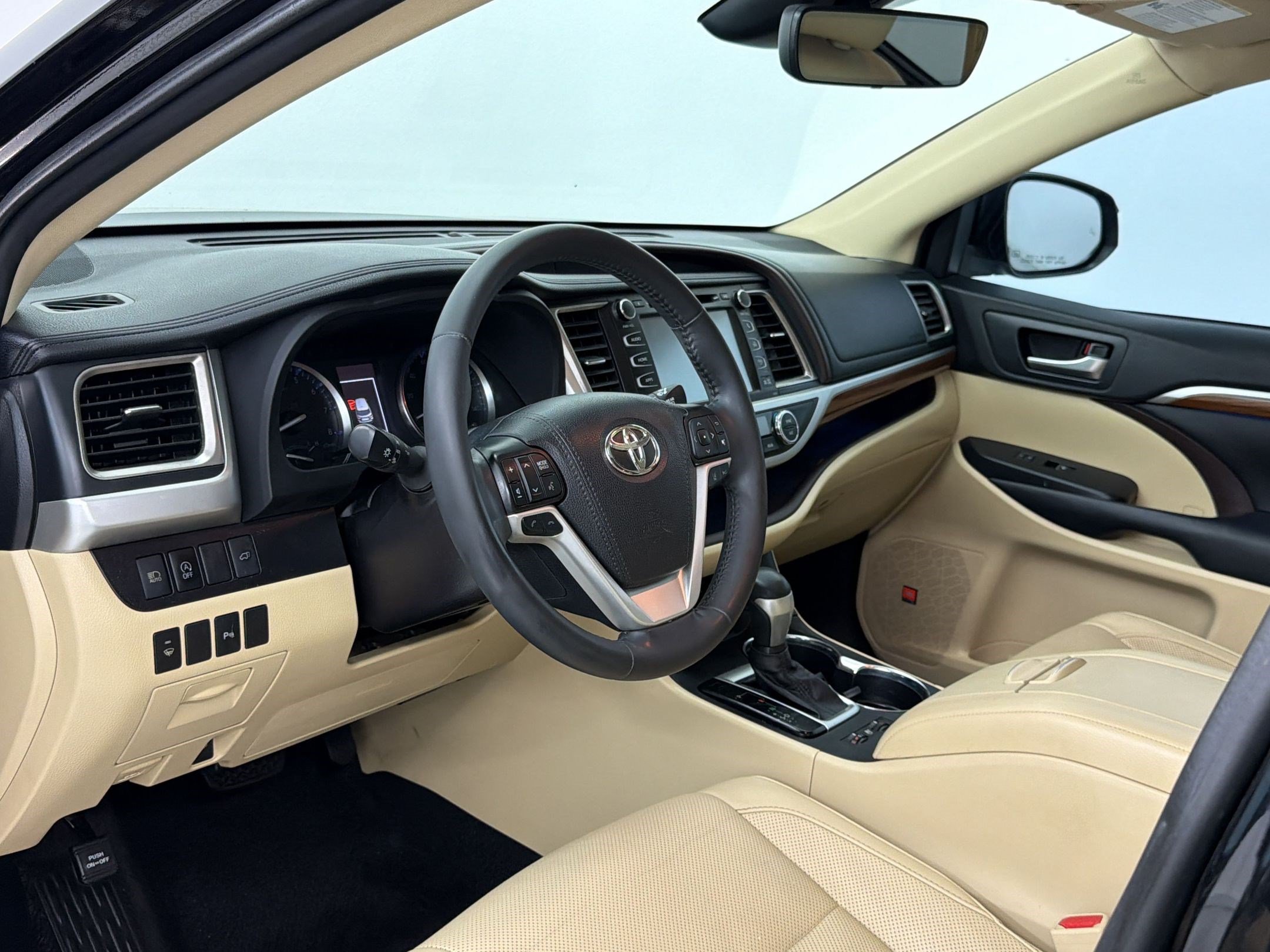 Used 2019 Toyota Highlander Limited FWD image 4