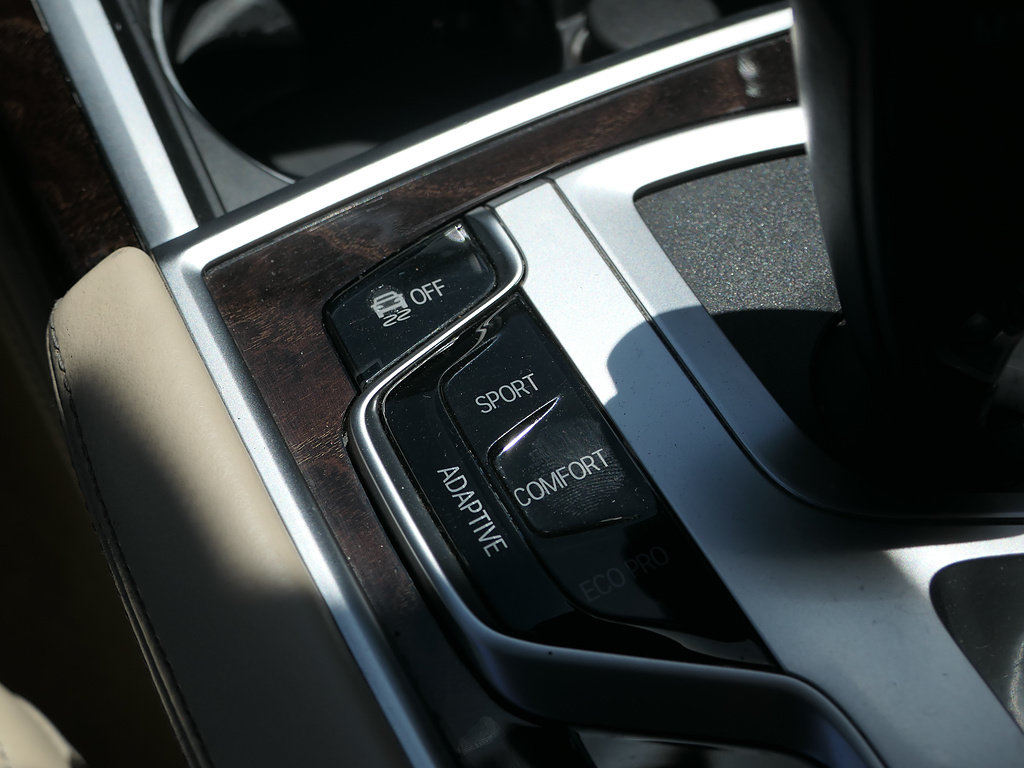 Used 2020 BMW 740i w/ Premium Package RWD image 23