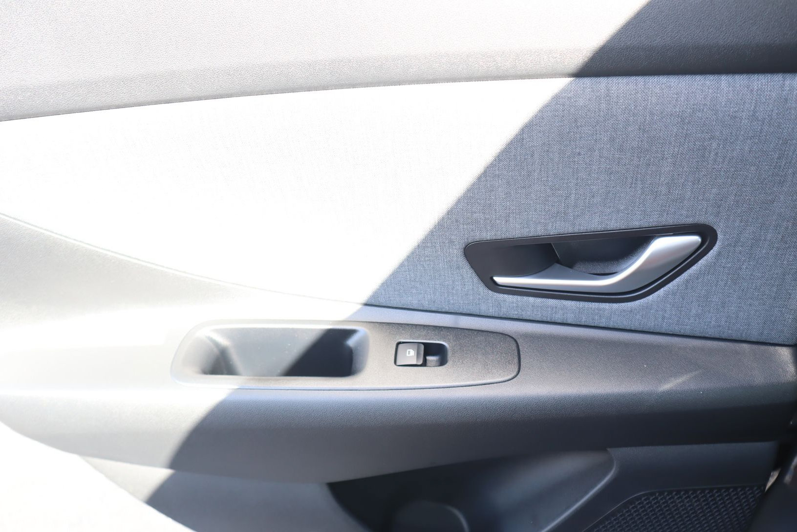 New 2026 Hyundai Elantra Limited FWD image 24