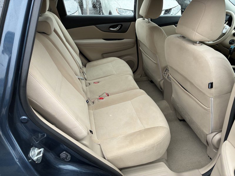 Used 2015 Nissan Rogue S image 18