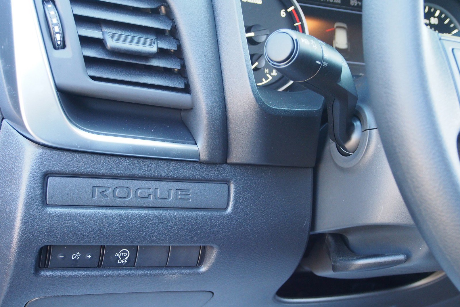 Used 2025 Nissan Rogue S FWD image 20
