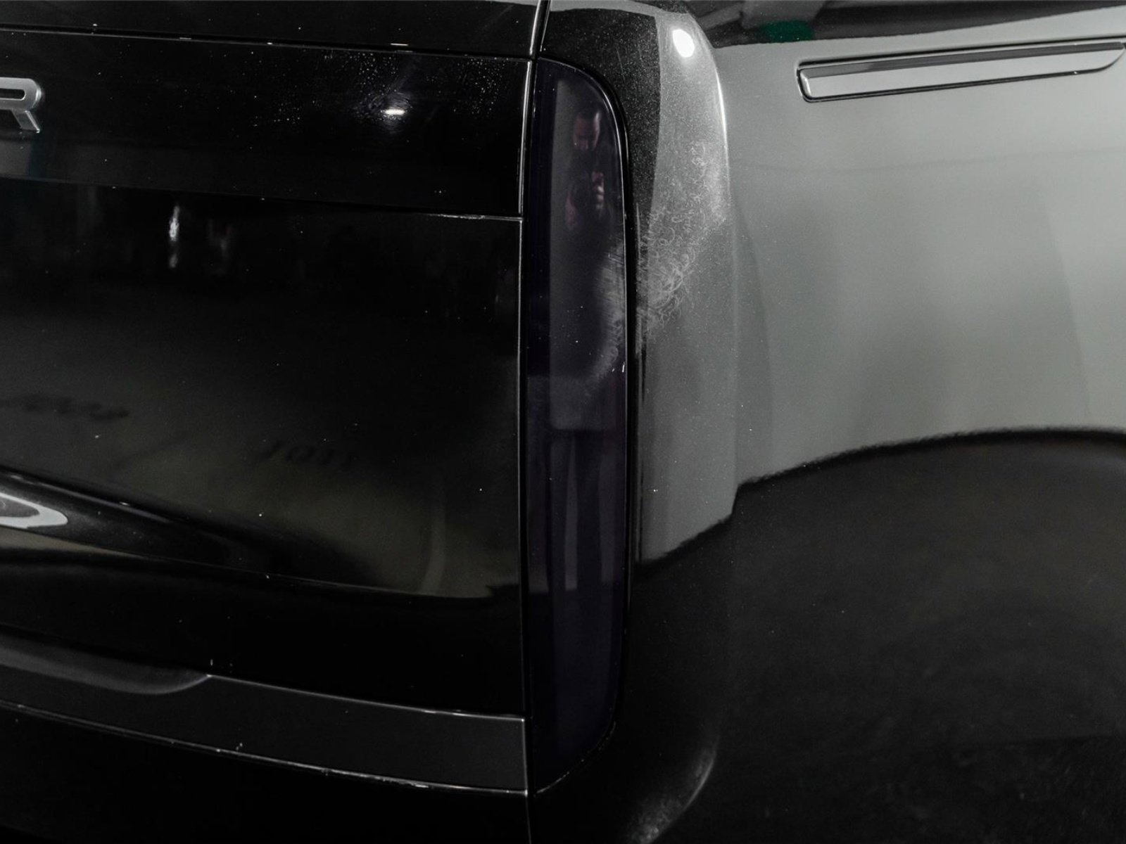 Used 2024 Land Rover Range Rover Long Wheelbase Autobiography image 12