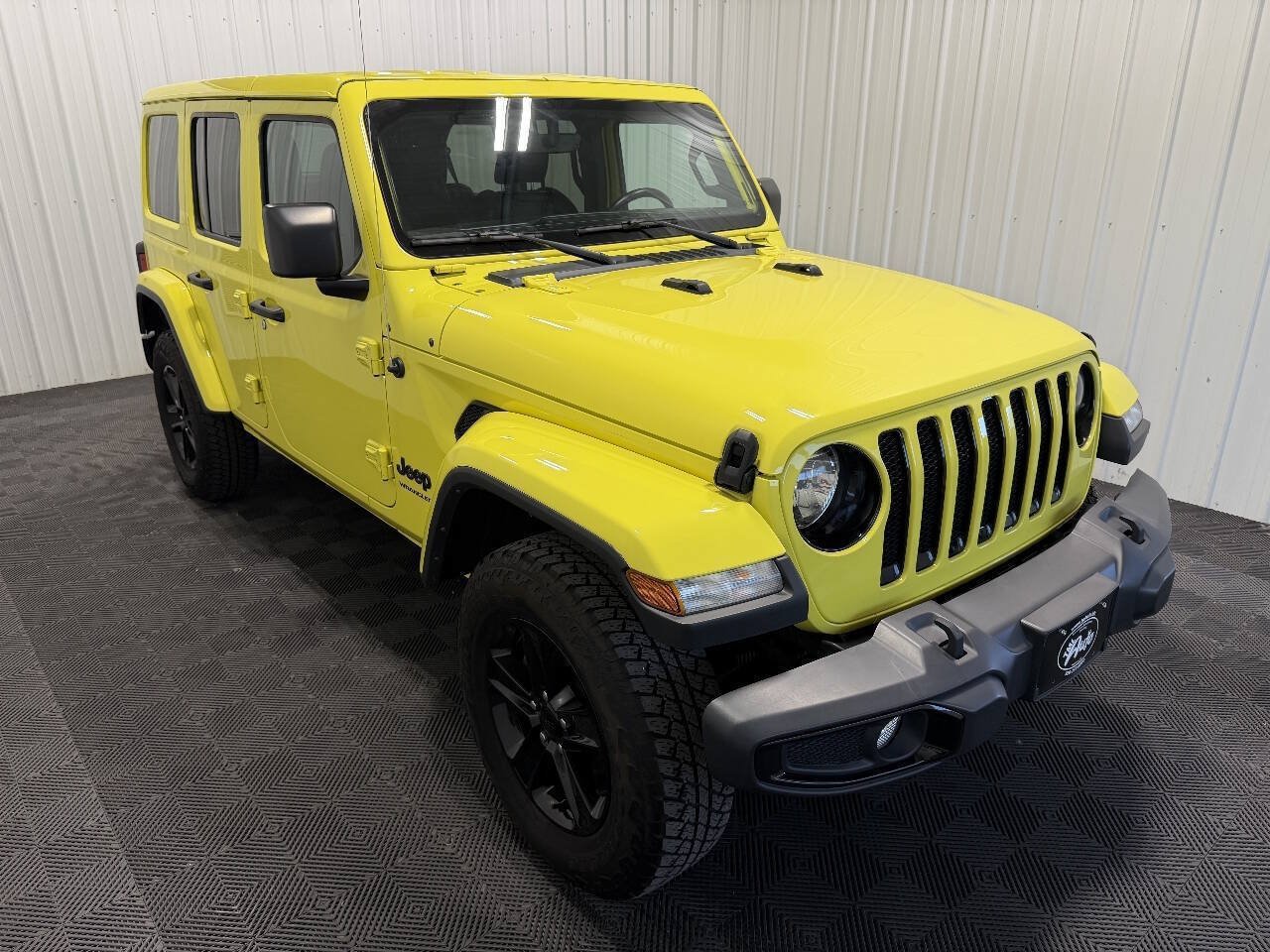 Used 2023 Jeep Wrangler Unlimited Sahara AWD/4WD image 3