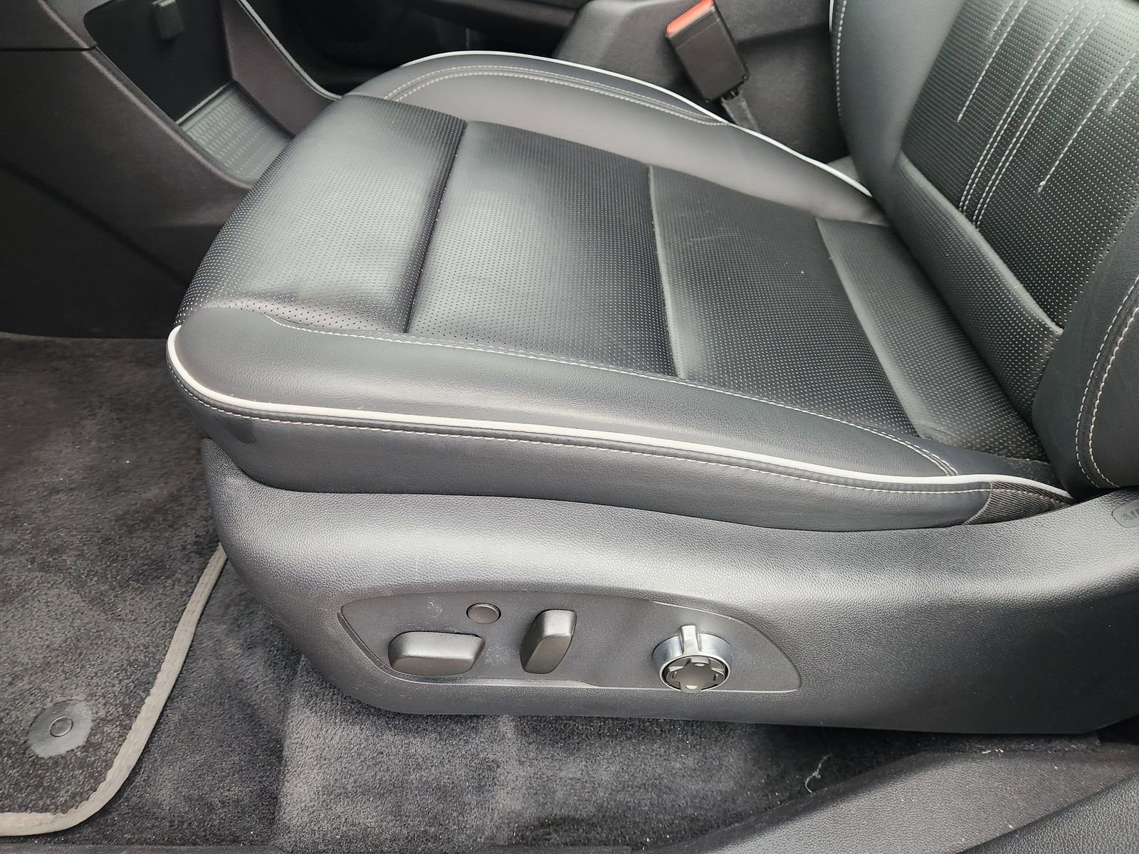 Used 2025 Buick Enclave Avenir w/ Trailering Package, 5000 lbs. image 28