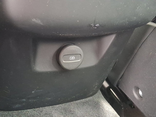 Used 2022 Volvo XC60 B5 Inscription w/ Climate Package image 11