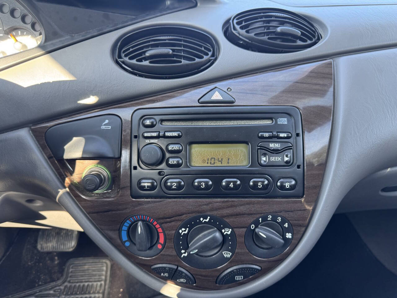 Used 2001 Ford Focus ZTS FWD image 17