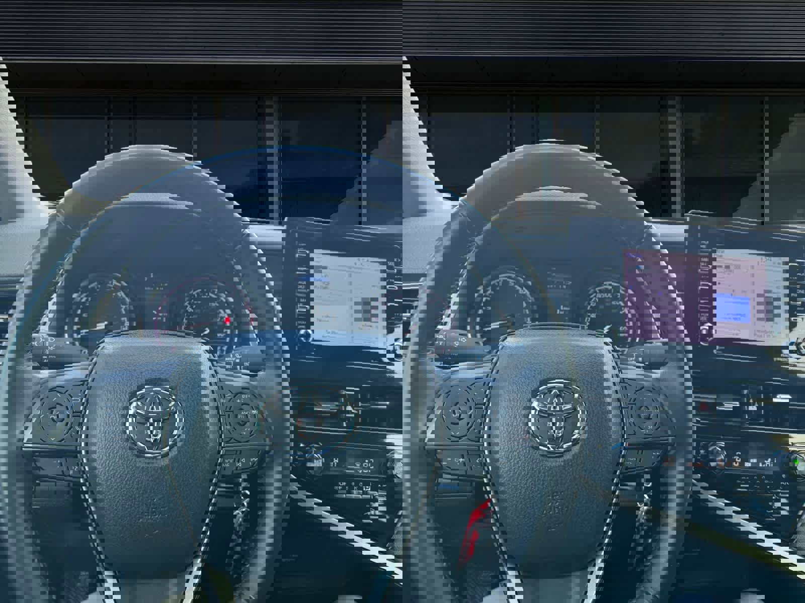 Used 2024 Toyota Camry SE image 3