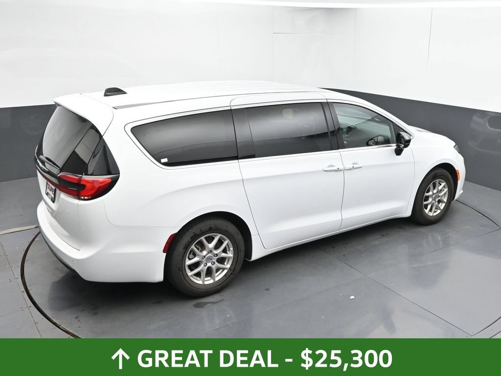 Used 2025 Chrysler Pacifica Select FWD image 33