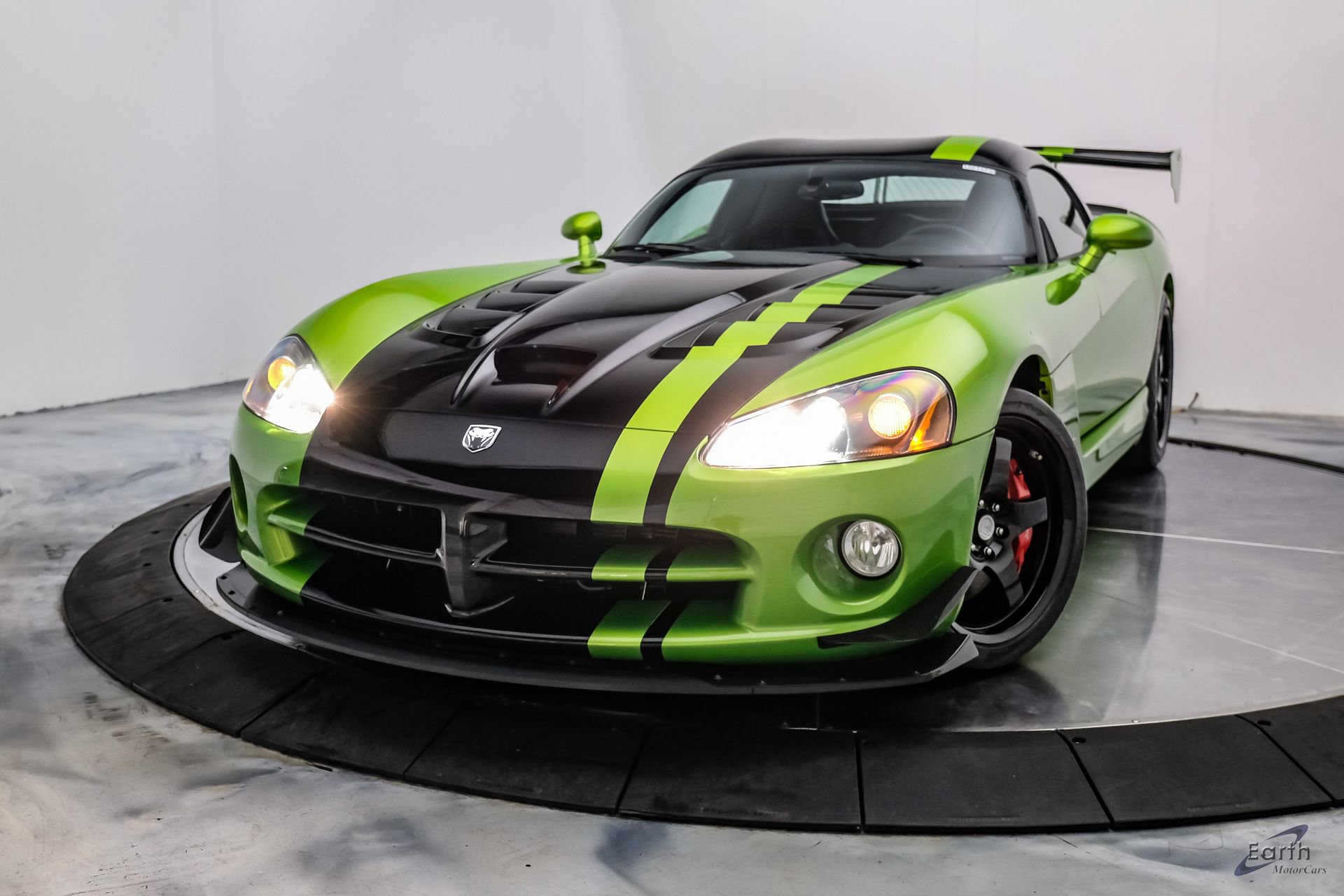 Used 2010 Dodge Viper ACR RWD image 5