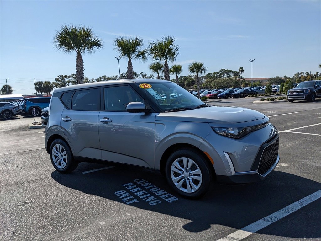 Certified 2025 Kia Soul LX image 3