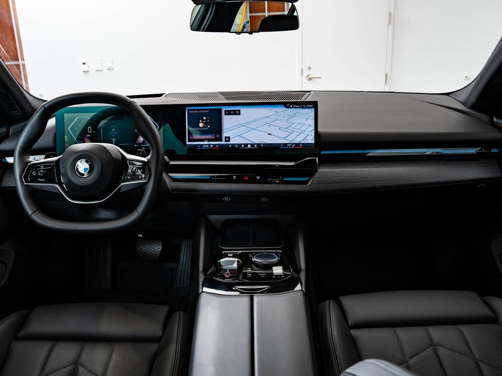 Certified 2025 BMW 530i xDrive w/ Premium Package AWD/4WD image 34