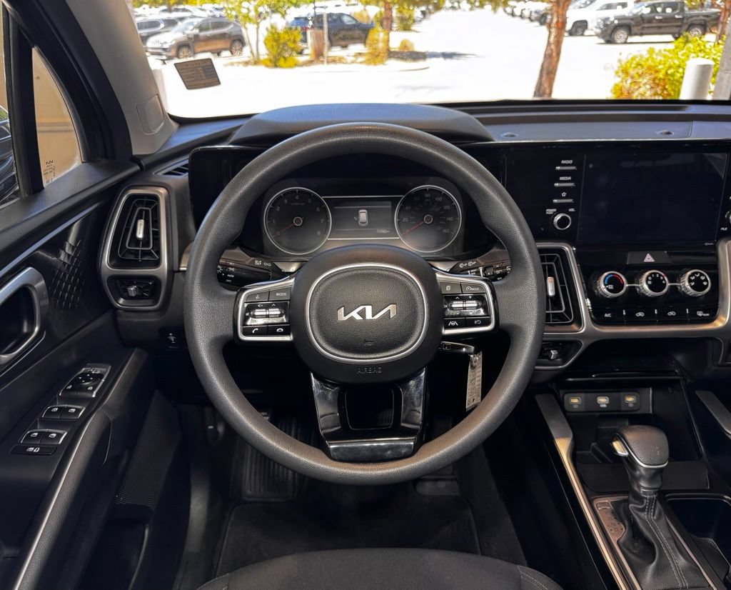 Used 2023 Kia Sorento LX AWD/4WD image 15