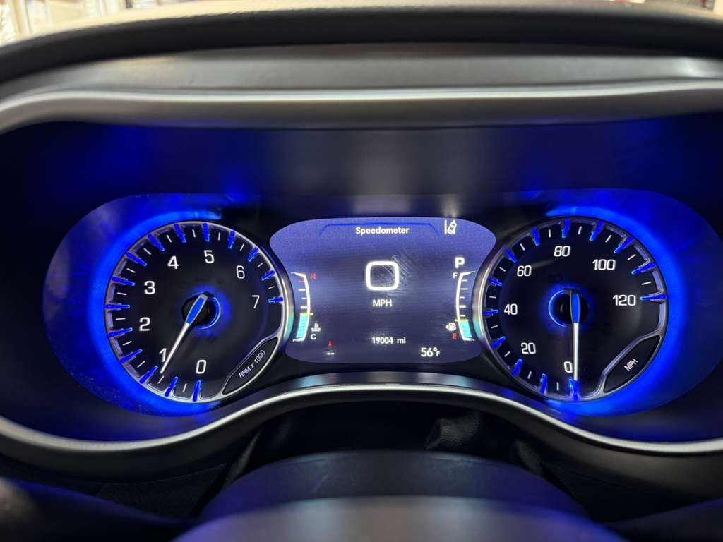 Used 2025 Chrysler Pacifica Select image 14