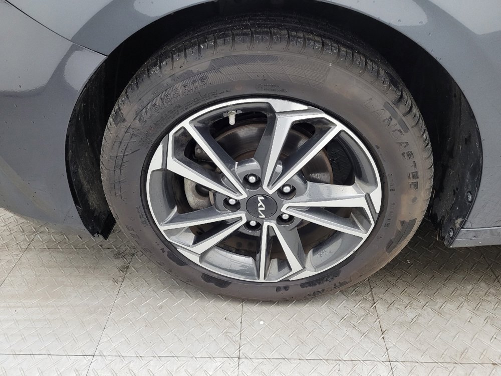 Used 2023 Kia Forte LXS image 31