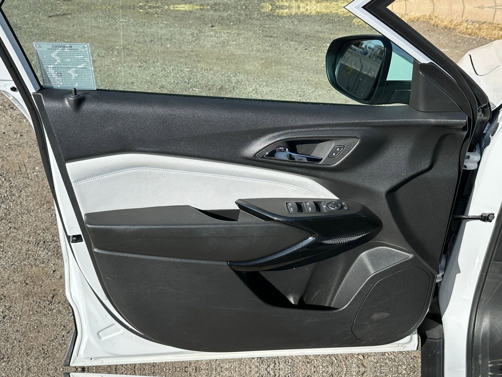 Used 2025 Chevrolet Trax LT w/ LT Convenience Package image 18