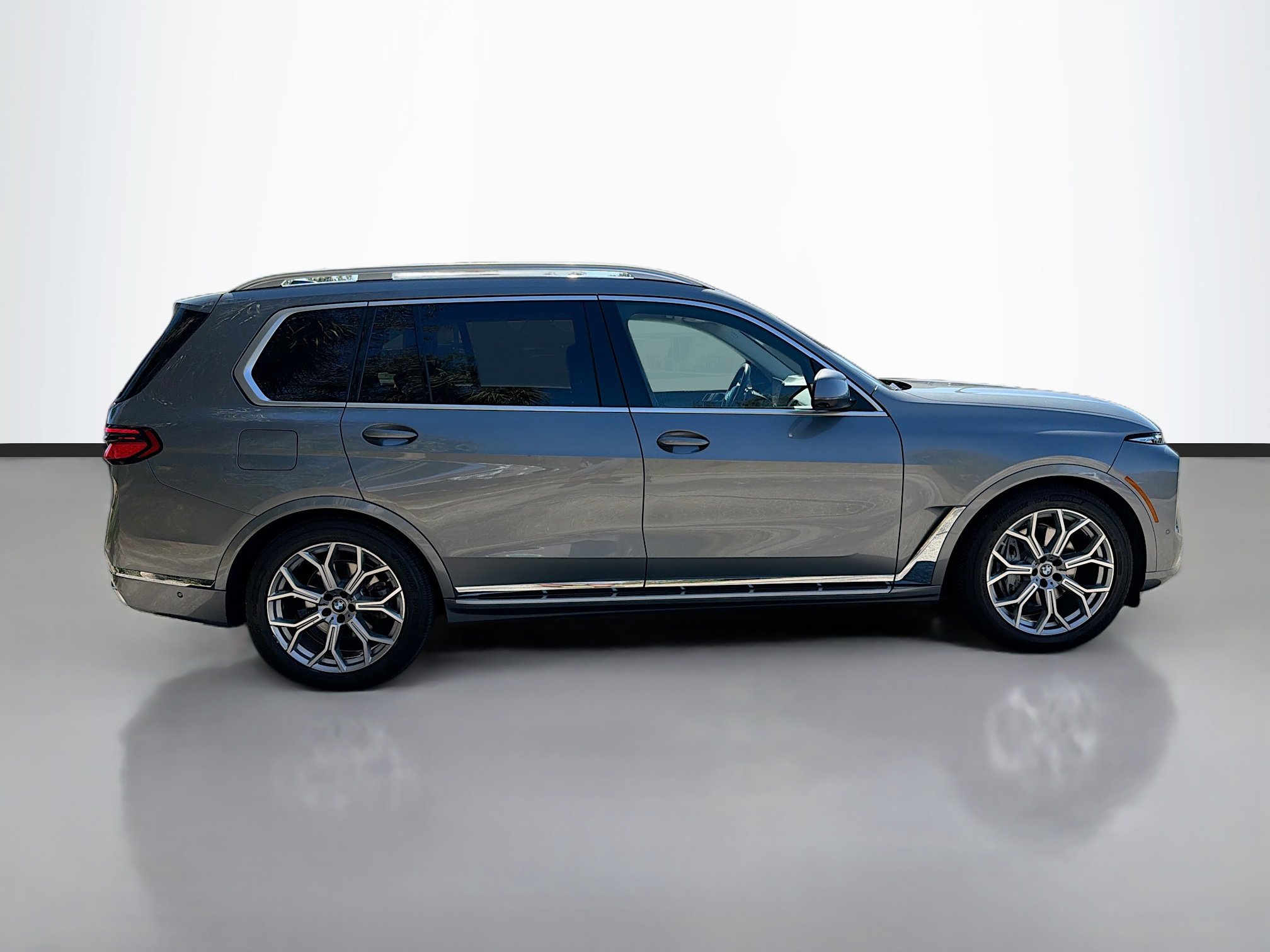 Used 2024 BMW X7 xDrive40i image 2