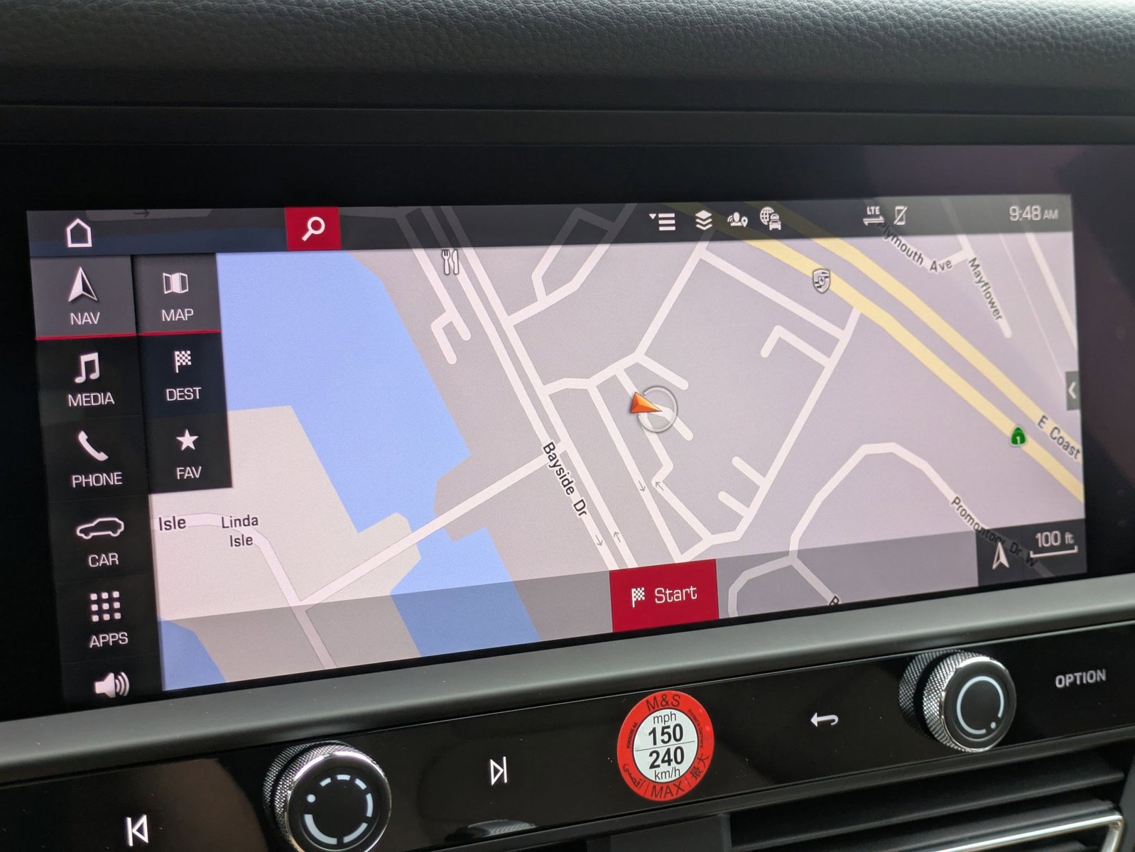 Certified 2025 Porsche Macan AWD/4WD image 18