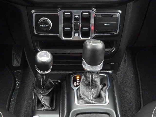 Used 2022 Jeep Gladiator Overland w/ Popular Equipment Package AWD/4WD image 15