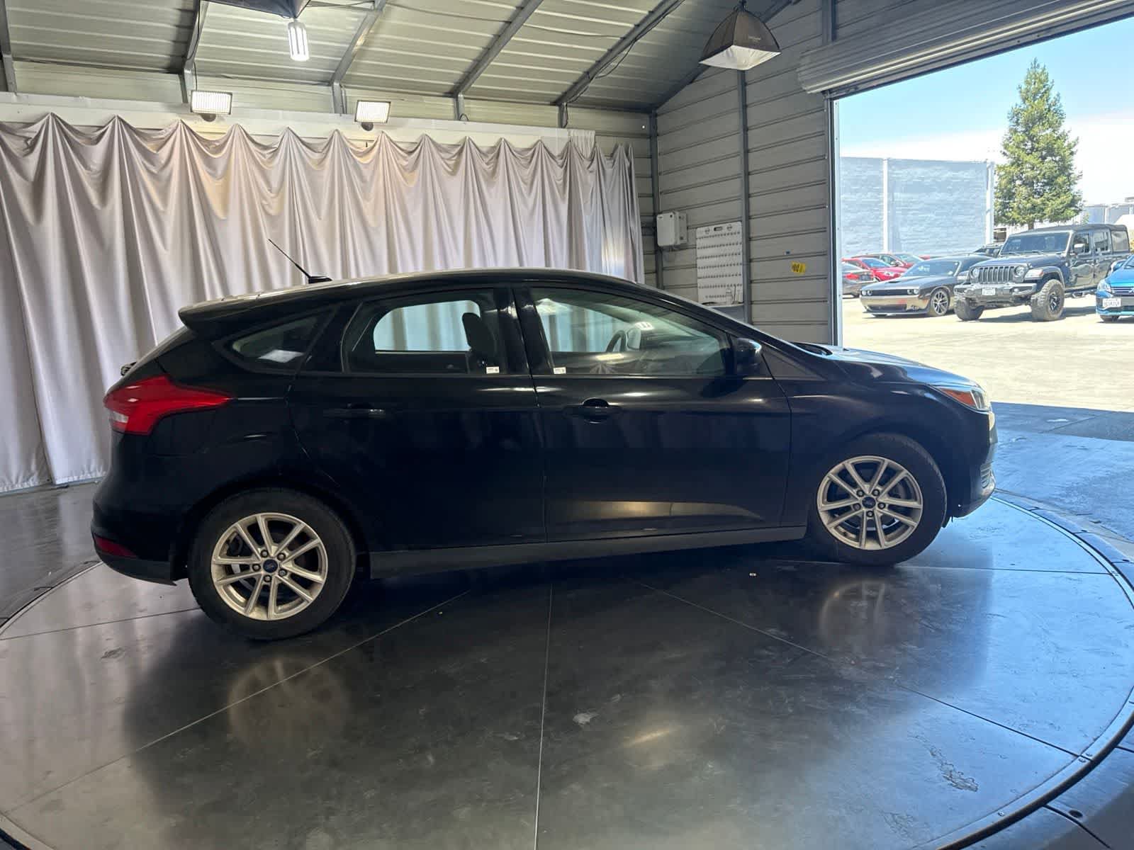 Used 2018 Ford Focus SE FWD image 4