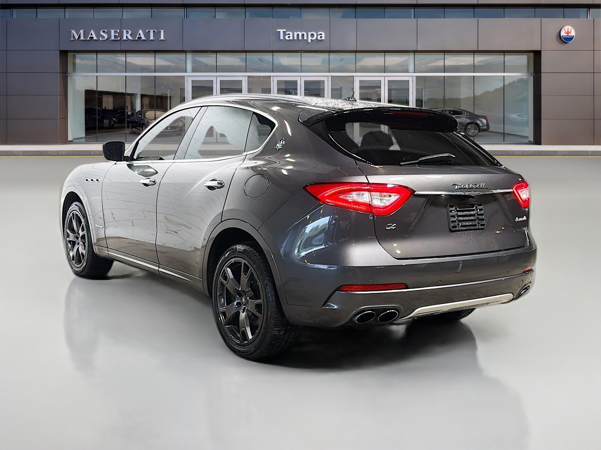 Used 2018 Maserati Levante GranLusso AWD/4WD image 5