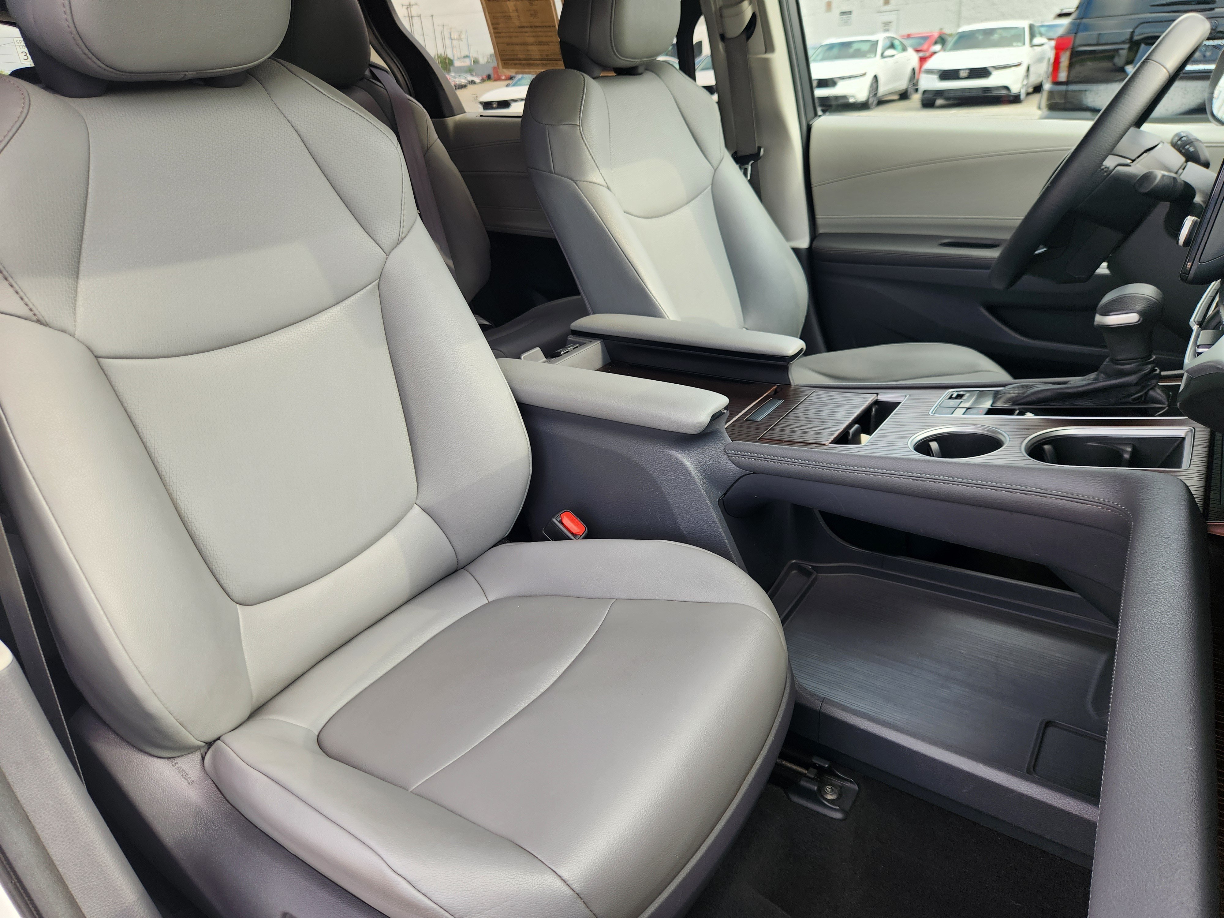 Used 2021 Toyota Sienna XLE w/ XLE Plus Package AWD/4WD image 15