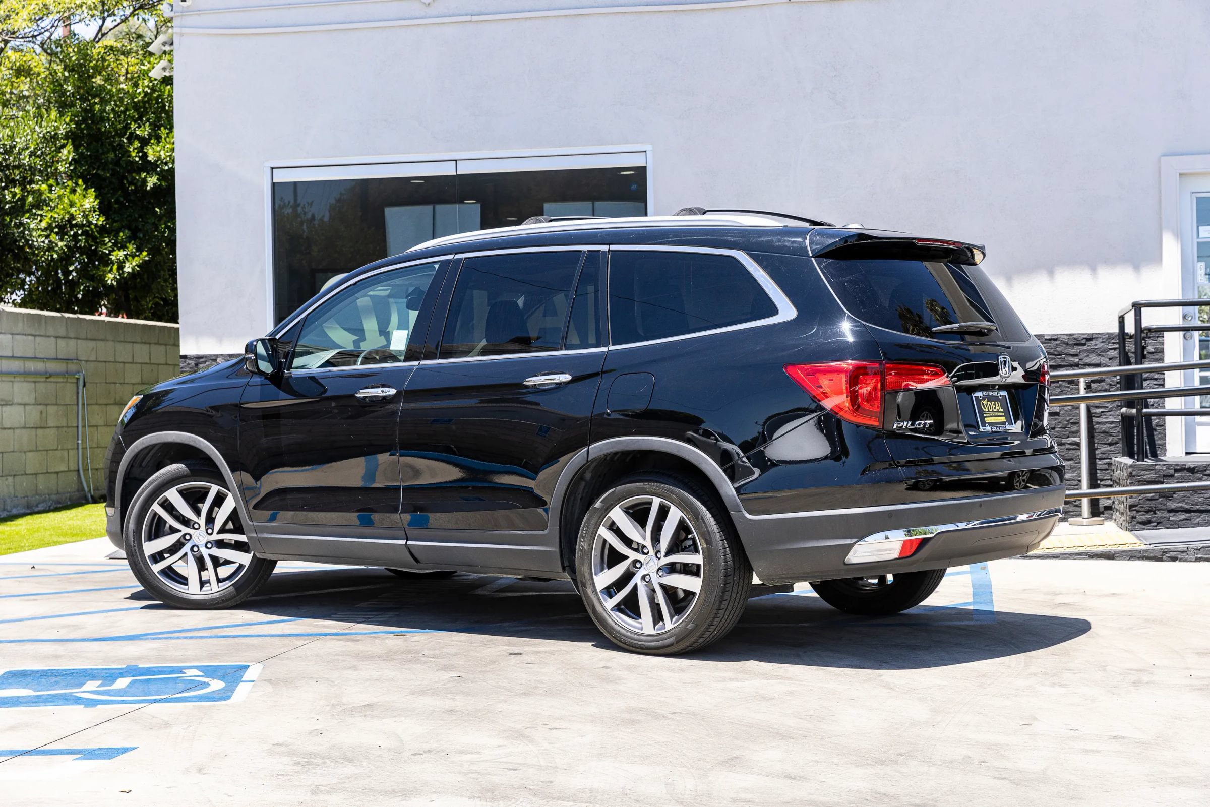 Used 2017 Honda Pilot Touring image 10