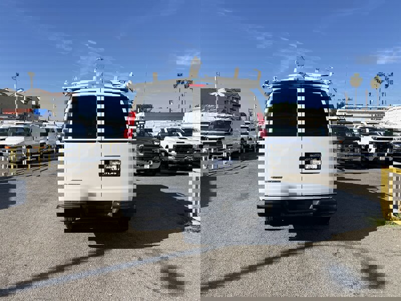 Used 2018 Chevrolet Express 2500 w/ Driver Convenience Package image 3