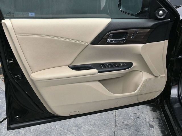 Used 2017 Honda Accord EX-L image 16