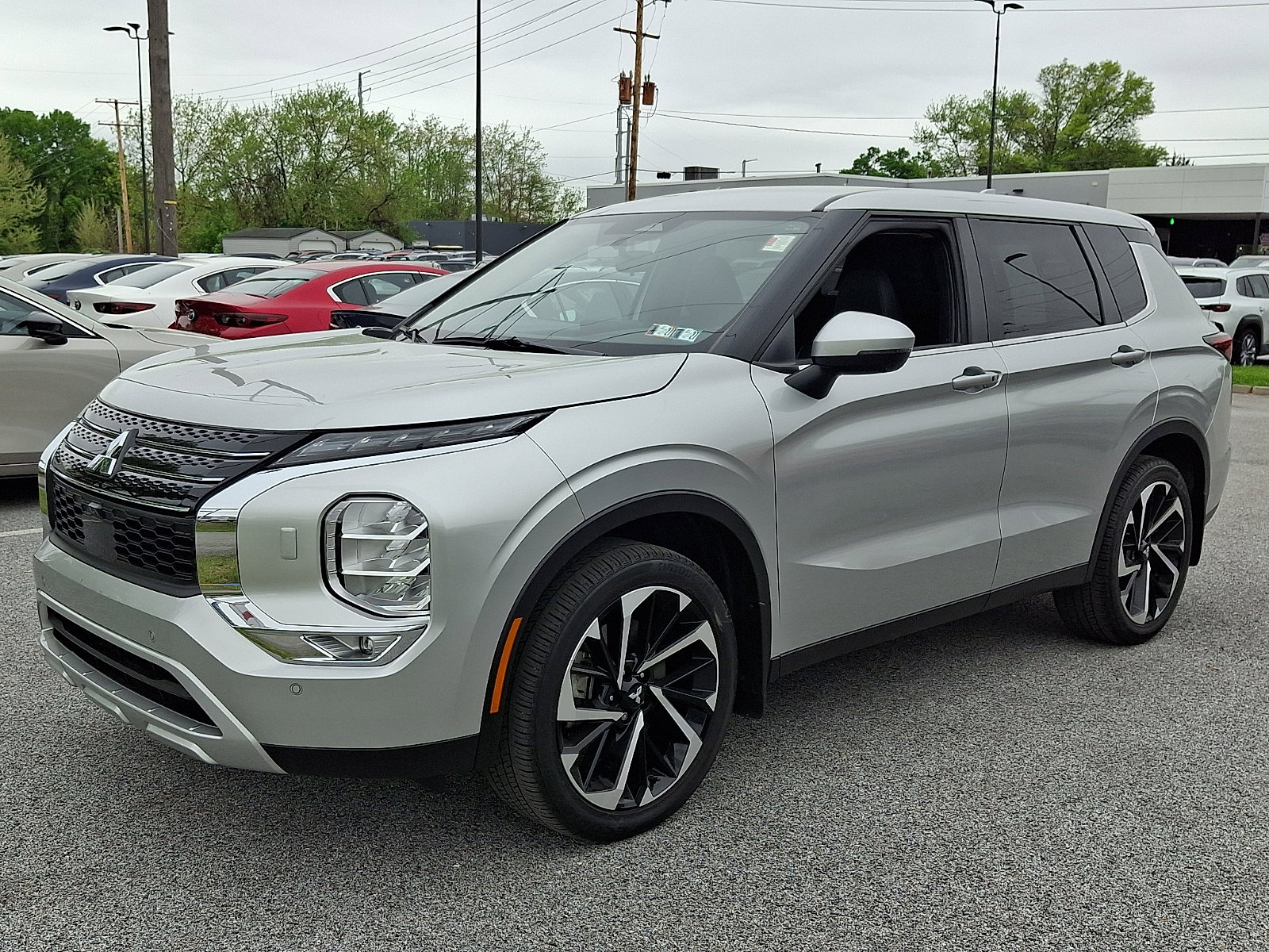 Used 2024 Mitsubishi Outlander SE AWD/4WD image 3