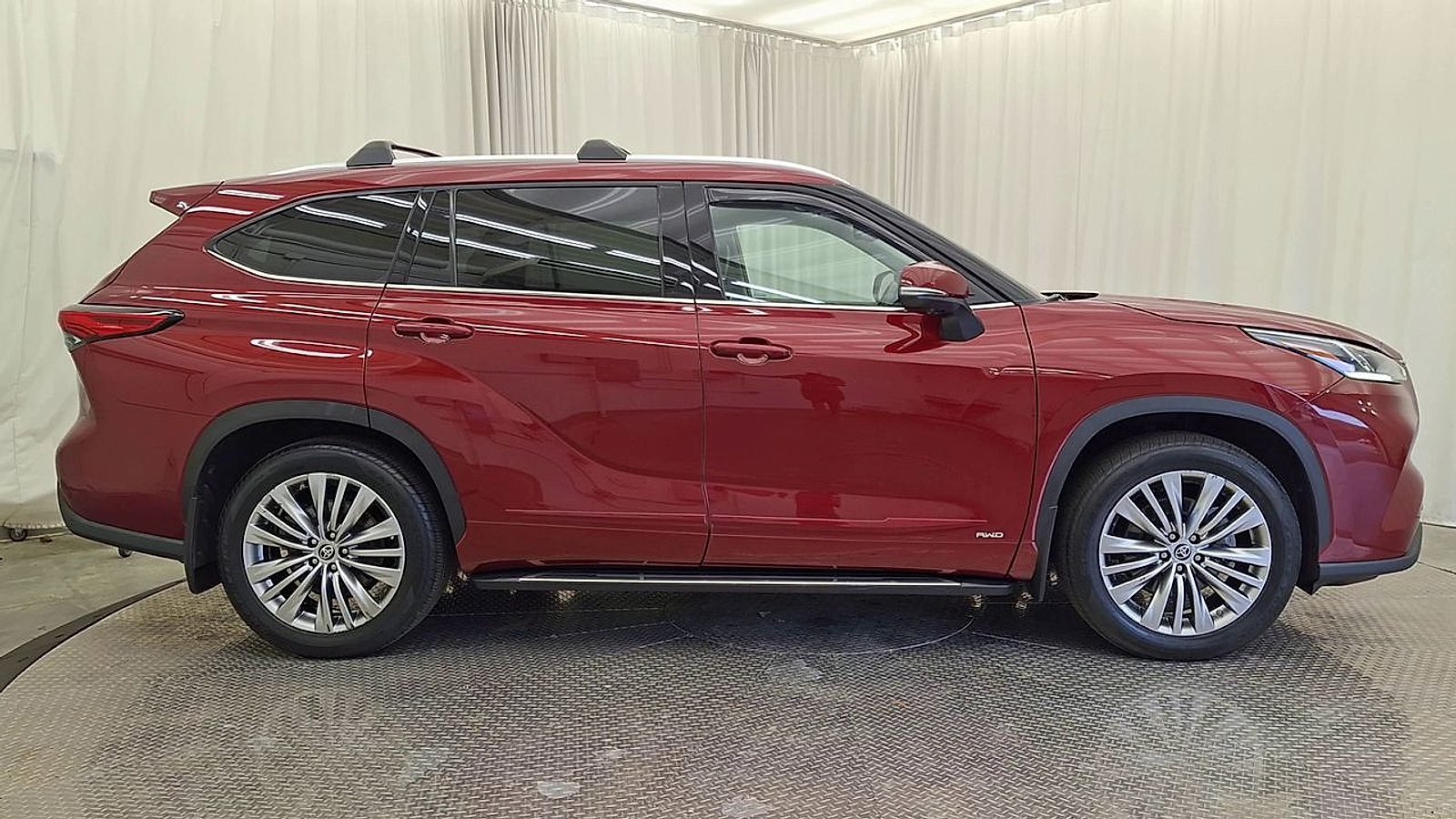 Used 2023 Toyota Highlander Platinum AWD/4WD image 4