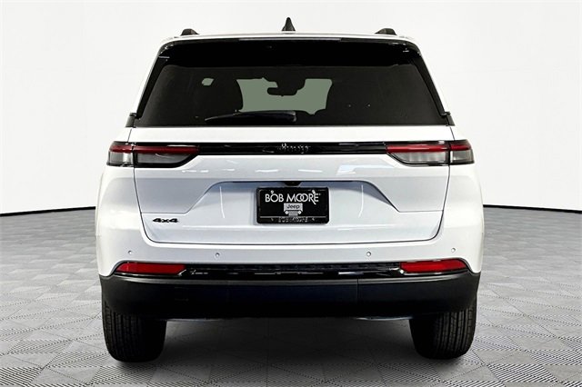 New 2025 Jeep Grand Cherokee Laredo image 5