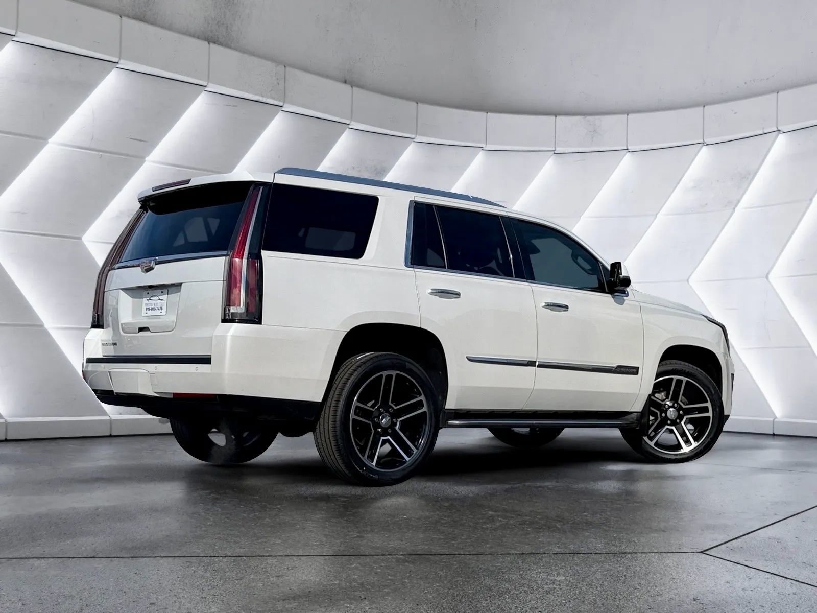 Used 2016 Cadillac Escalade Luxury image 5