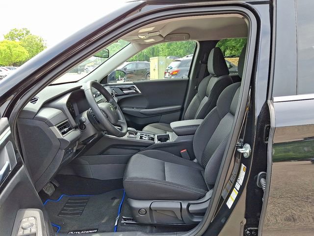 New 2025 Mitsubishi Outlander ES image 8