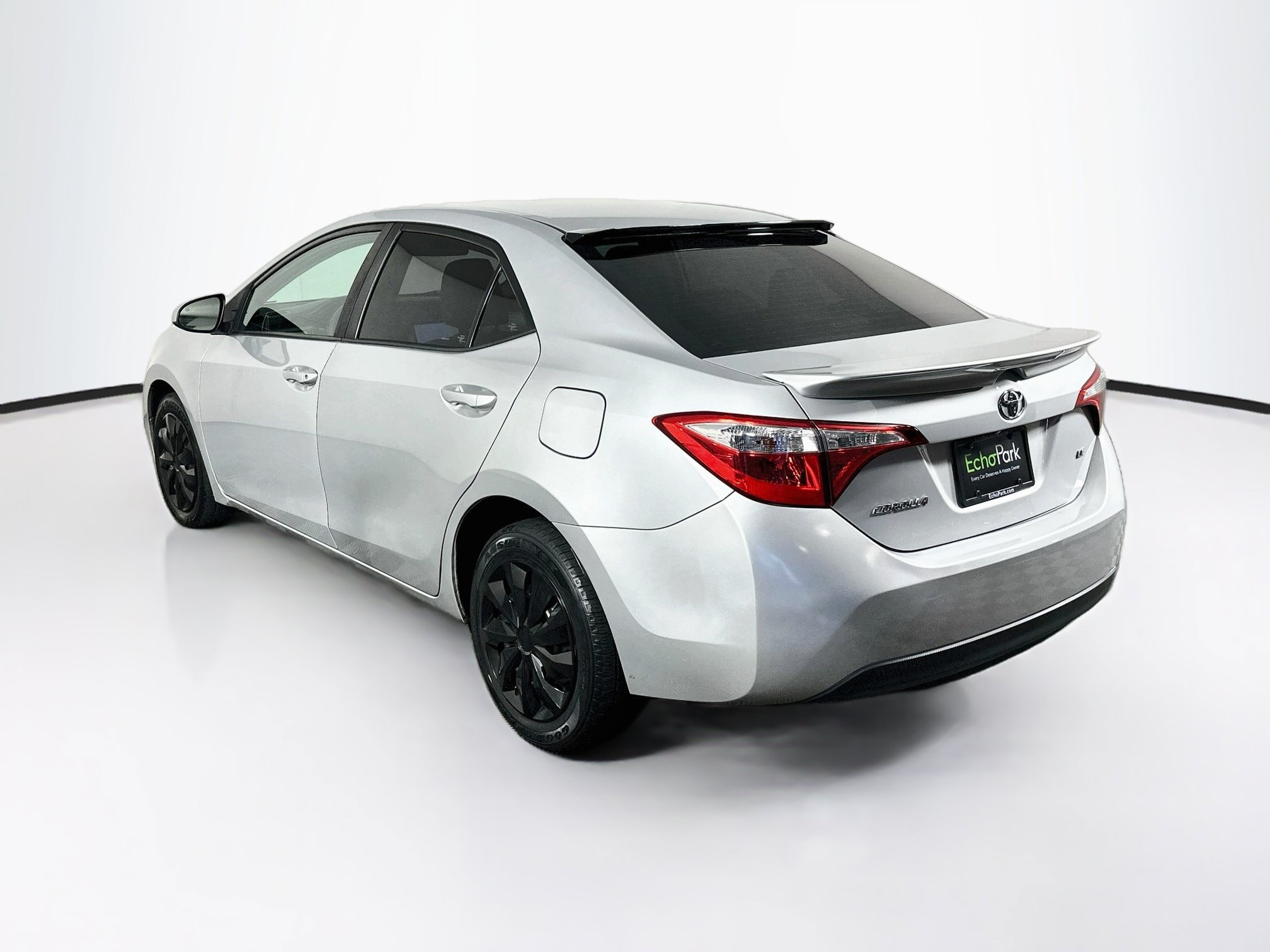 Used 2015 Toyota Corolla LE FWD image 5