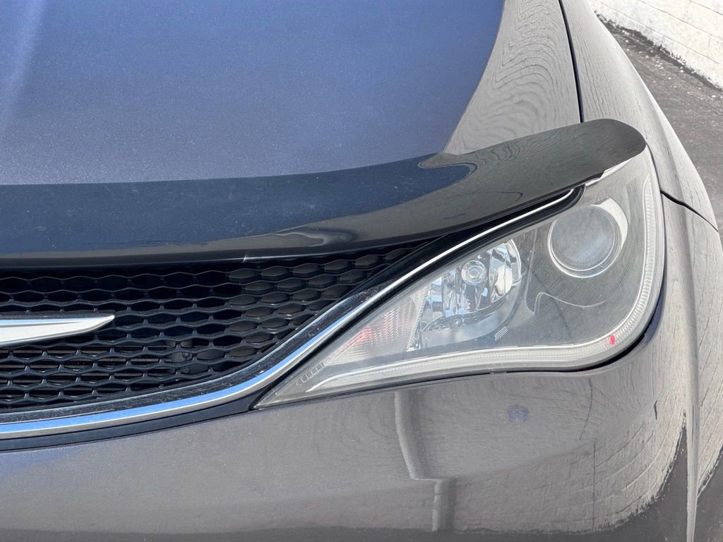 Used 2020 Chrysler Pacifica Touring-L image 5