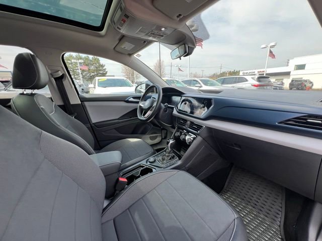 Used 2023 Volkswagen Taos SE w/ Panoramic Sunroof Package AWD/4WD image 25