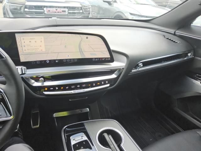 Used 2026 Cadillac Lyriq V w/ Exterior Carbon Fiber Package AWD/4WD image 4