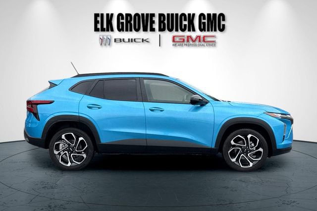 Used 2025 Chevrolet Trax RS w/ Sunroof Package FWD image 3