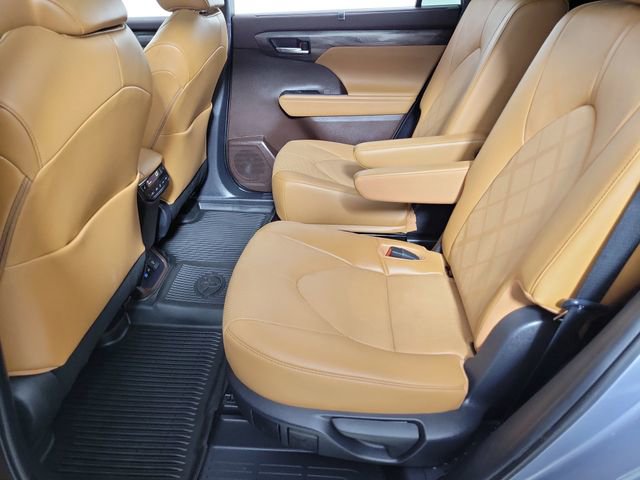 Used 2022 Toyota Highlander Platinum AWD/4WD image 12