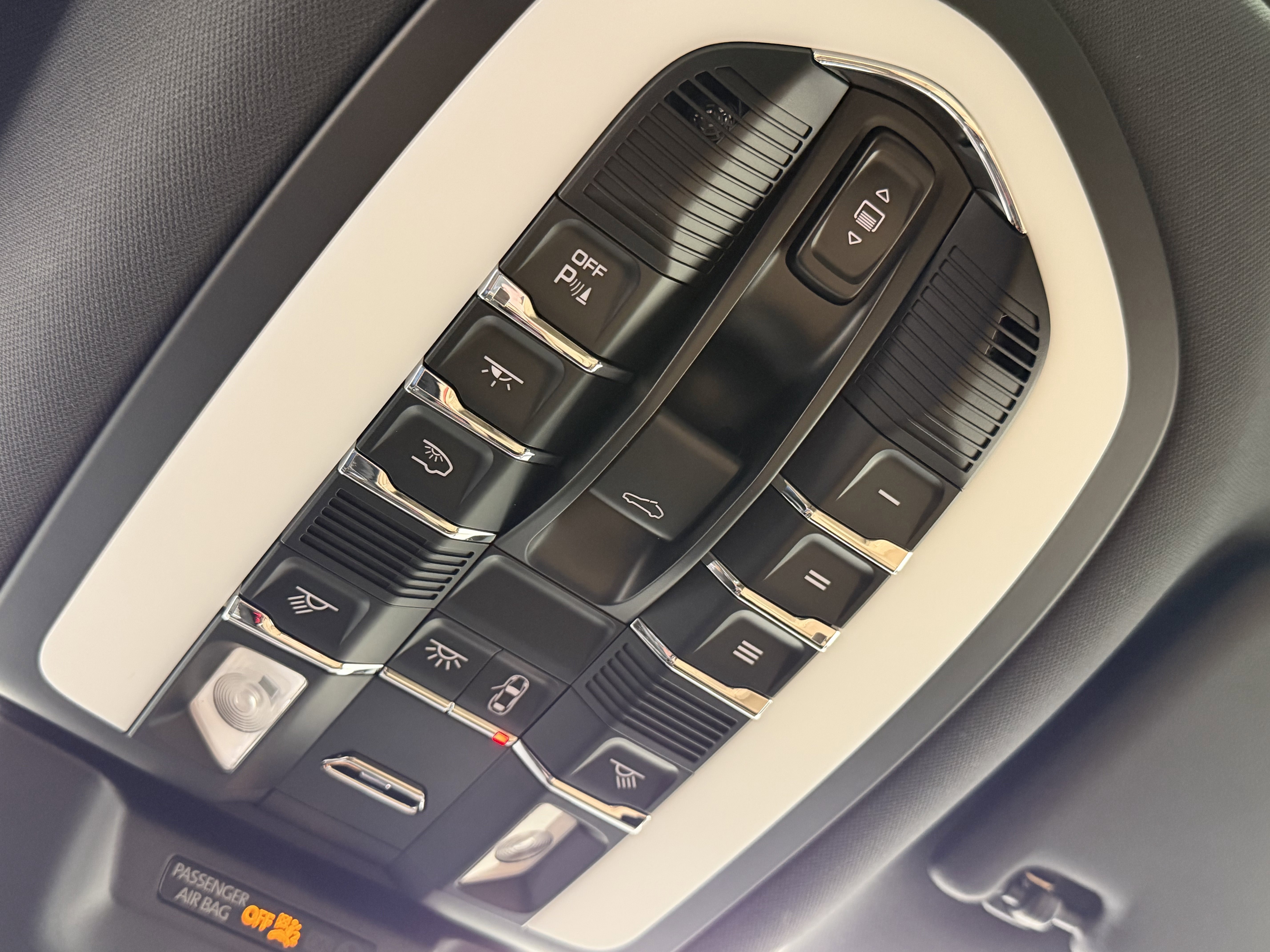 Certified 2025 Porsche Macan image 32