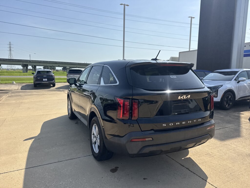 Used 2022 Kia Sorento LX FWD image 15